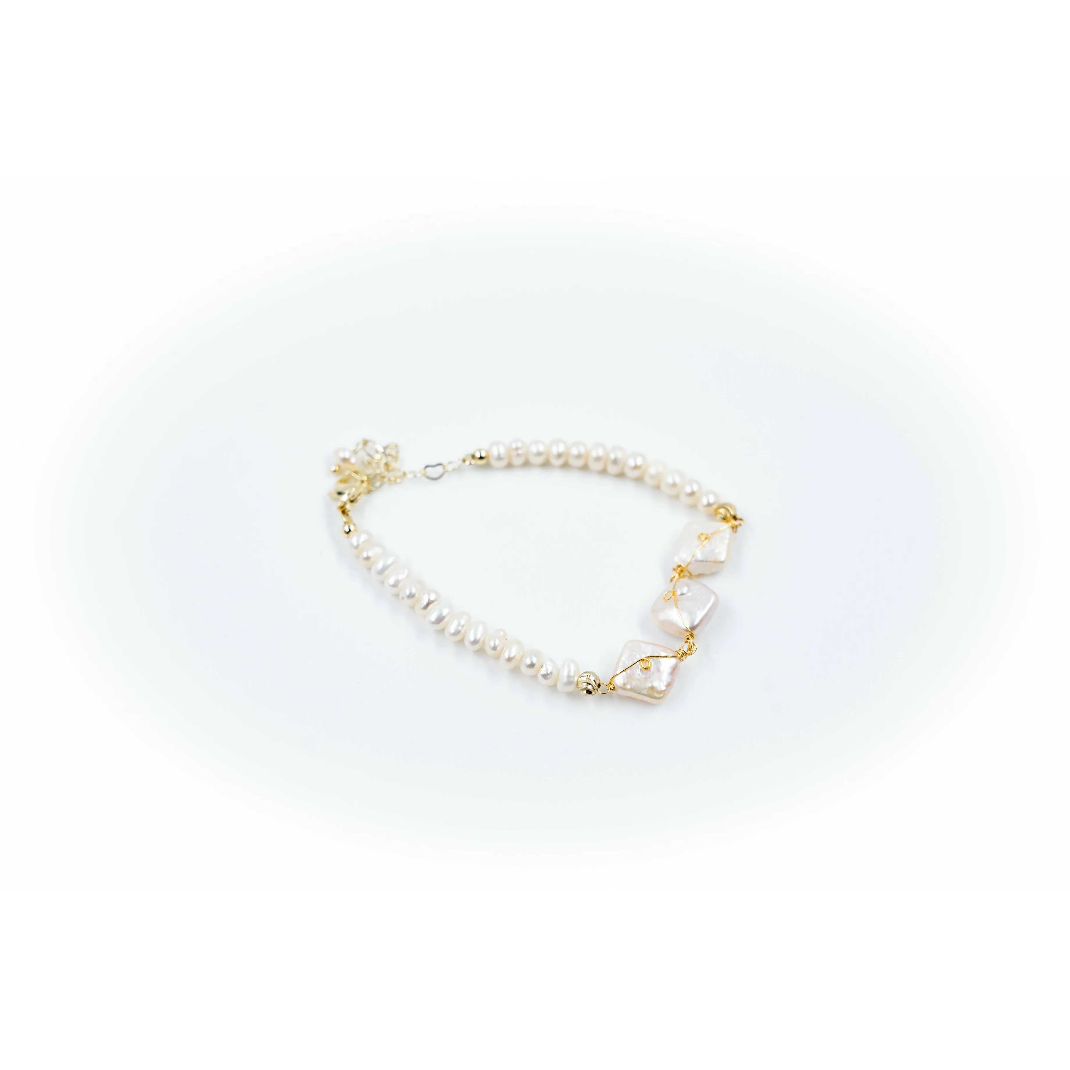 Button Pearl Bracelet
